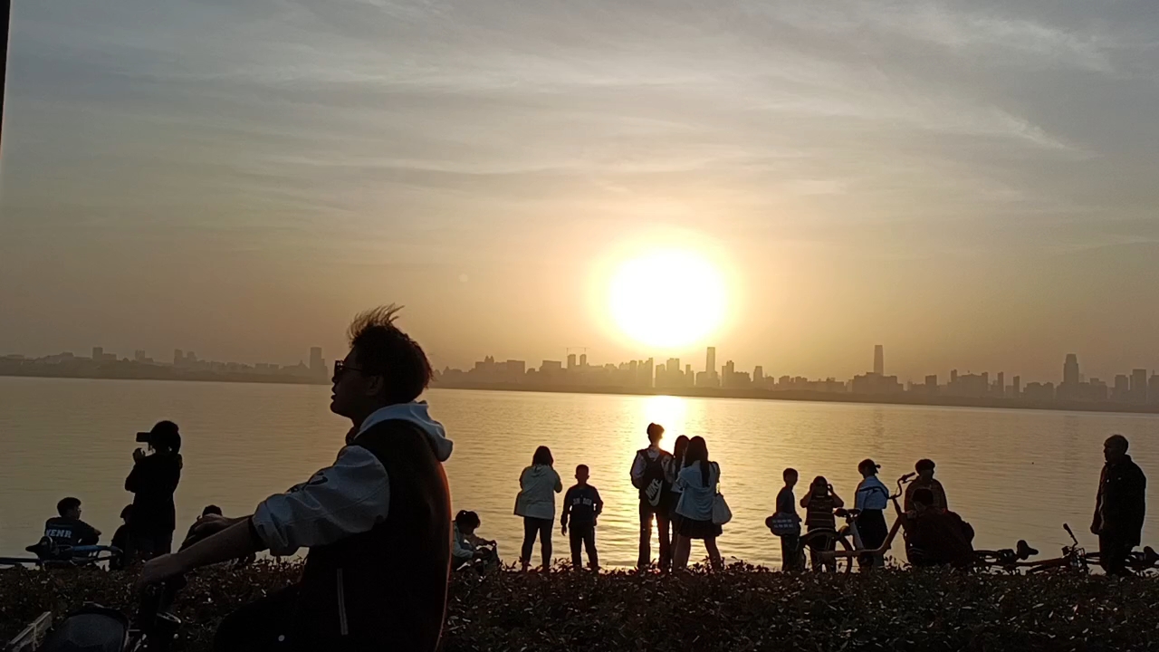 武汉东湖，入秋后的夕阳都那么惬意